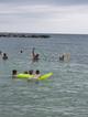 Segona jornada d'activitats inclusives al Punt Accessible de la Platja de Cala Bona amb activitats d'aquagym i exercicis d'hatha ioga