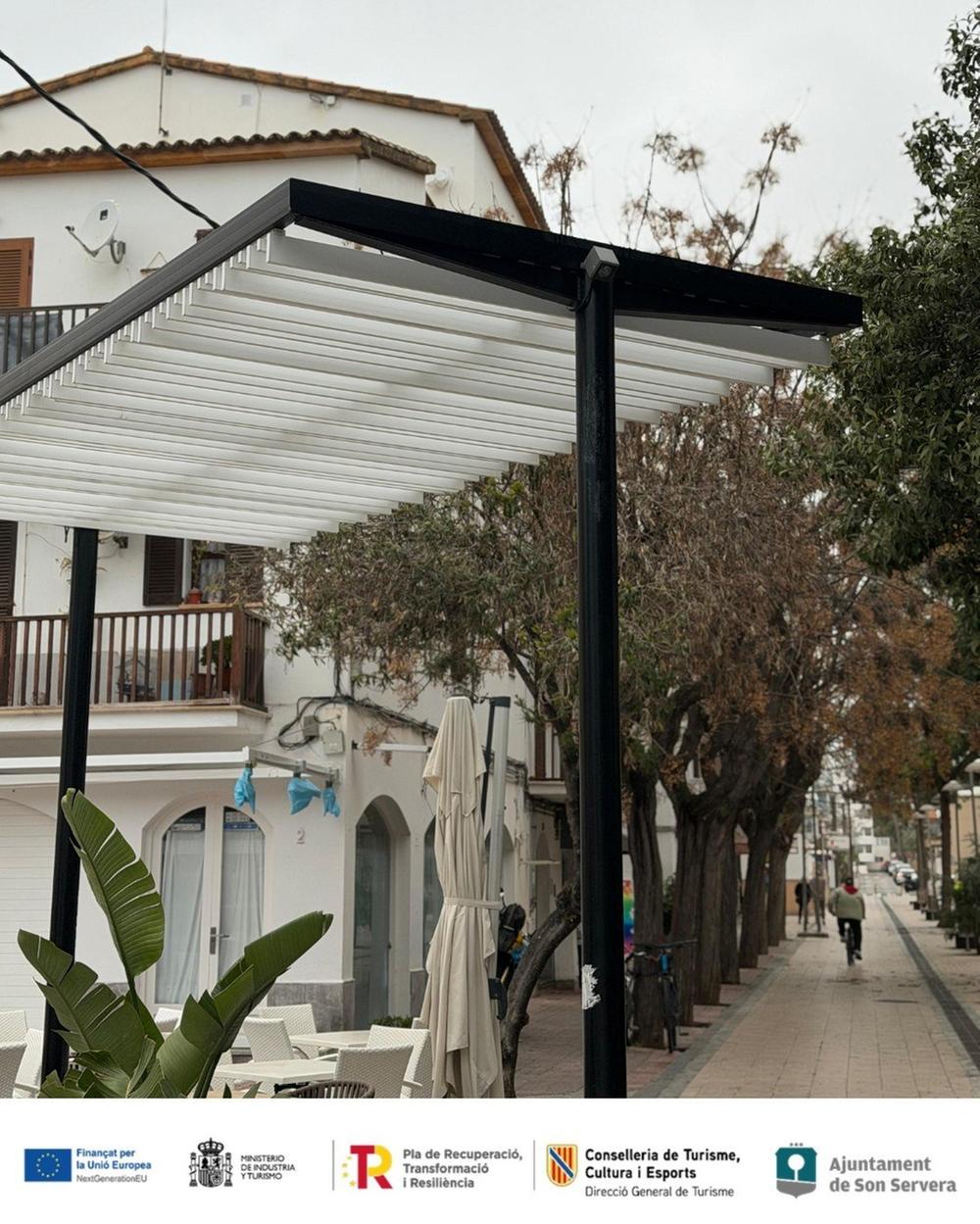 L'Ajuntament de Son Servera finalitza el contracte de construcci� de zones de descans a la zona per a vianants de Cala Millor