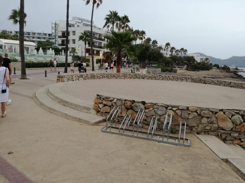 Son Servera habilita ms de 100 nous aparcaments per a bicicletes per tal d'evitar que s'estacionin a la via pblica