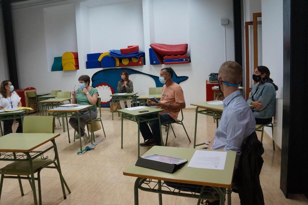Fotos Cala Millor 7. L'Ajuntament i els principals representants de la comunitat educativa del municipi es reuneixen per garantir una tornada segura a les aules.