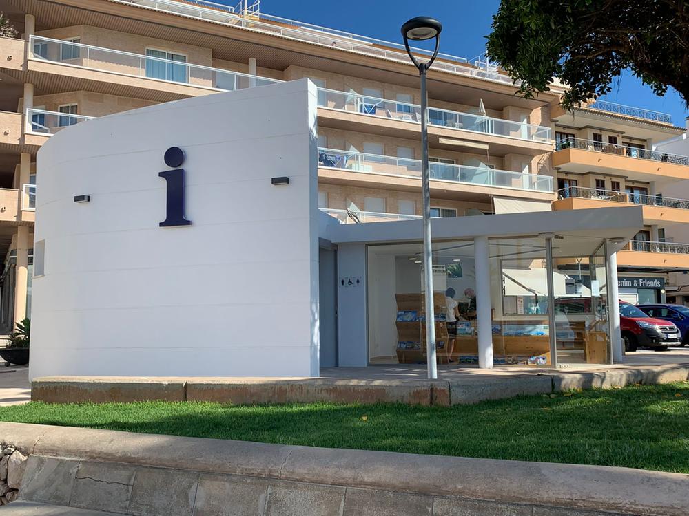 La nueva Oficina de Informacin Turstica de Cala Millor y los baos pblicos ya han estado en funcionamiento
