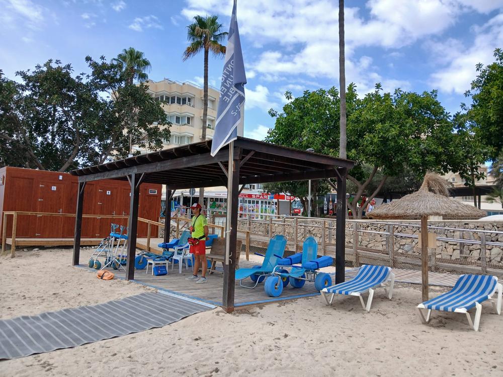 L'Ajuntament de Son Servera posa en marxa un Punt d'Accessibilitat Universal a la Platja de Na Marins a Cala Bona